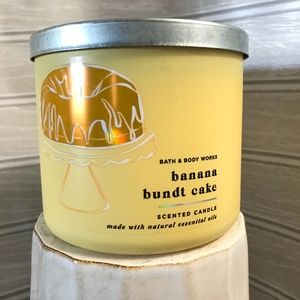 Bath & Body Works  Banana Bundt Cake 3 Wick Candle